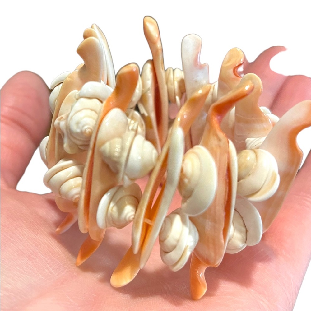 Vintage lovely handmade chunky SEA SHELL bracelet stretchy